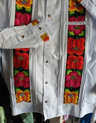 GUAYABERA DE LINO CON BORDADO A MANO ML
