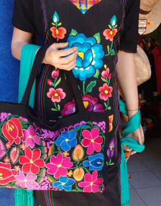 VESTIDO DEL ISTMO BORDADO A MANO