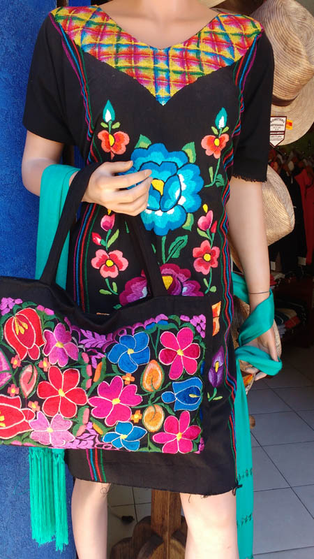 VESTIDO DEL ISTMO BORDADO A MANO | Oaxaca Bonito VESTIDO DEL ISTMO BORDADO A MANO | Oaxaca Bonito