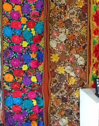 CAMINO DE MESA O PIE DE CAMA BORDADO 2.5 MTS
