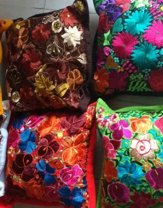 COJIN BORDADO COLORES